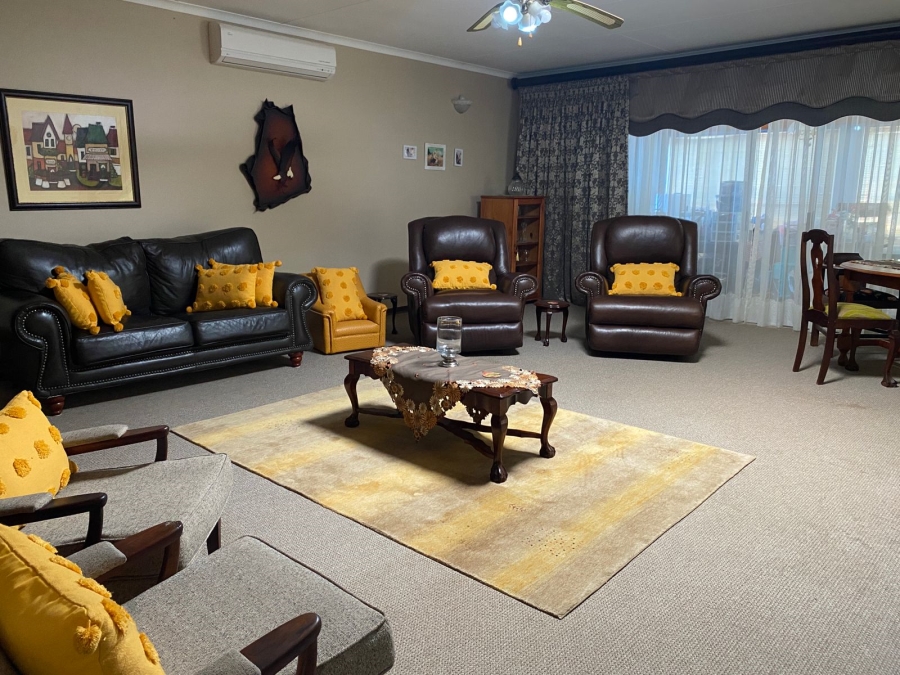 4 Bedroom Property for Sale in Flamingo Park Free State